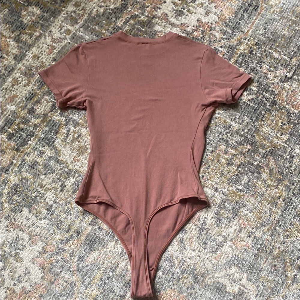 SKIMS Pink Bodysuit Crew Neck - Picture 3 of 3